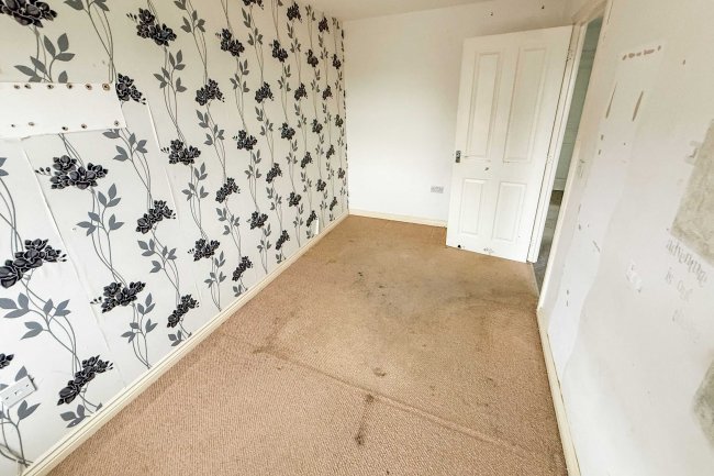 17 Little Meadow Close, Ilkeston, Derbyshire, DE7 8YH 5