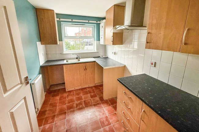 17 Little Meadow Close, Ilkeston, Derbyshire, DE7 8YH 5