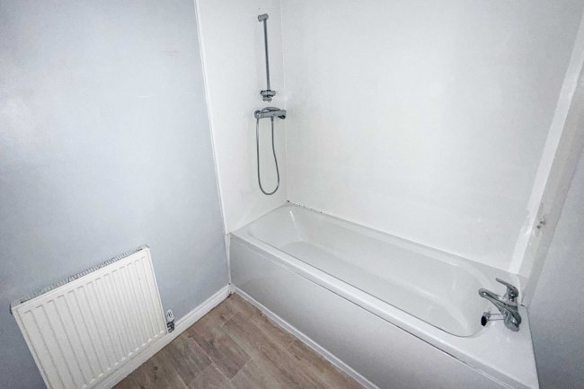 17 Little Meadow Close, Ilkeston, Derbyshire, DE7 8YH 5