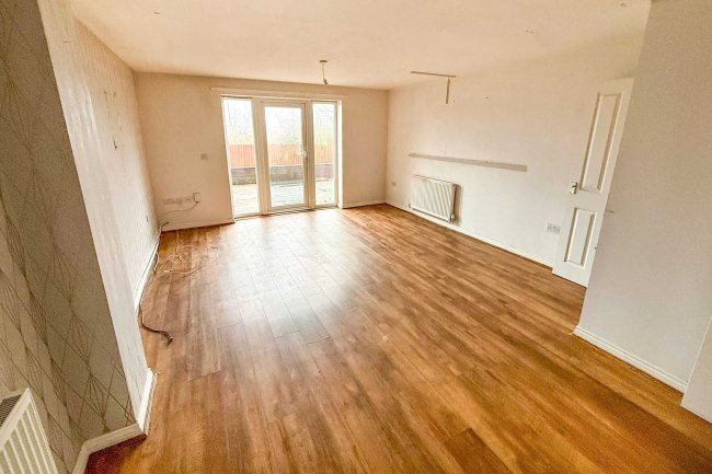 17 Little Meadow Close, Ilkeston, Derbyshire, DE7 8YH 5