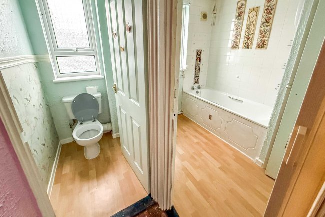 28 Dale Park Avenue, Kilburn, Derbyshire, DE56 0PR 1