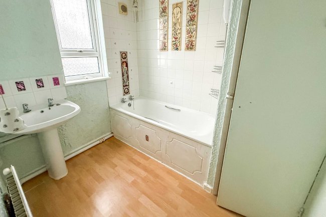 28 Dale Park Avenue, Kilburn, Derbyshire, DE56 0PR 1