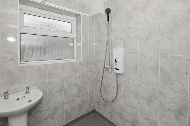 48 Queen Street, Yaxley, Peterborough, Cambridgeshire, PE7 3JF 8