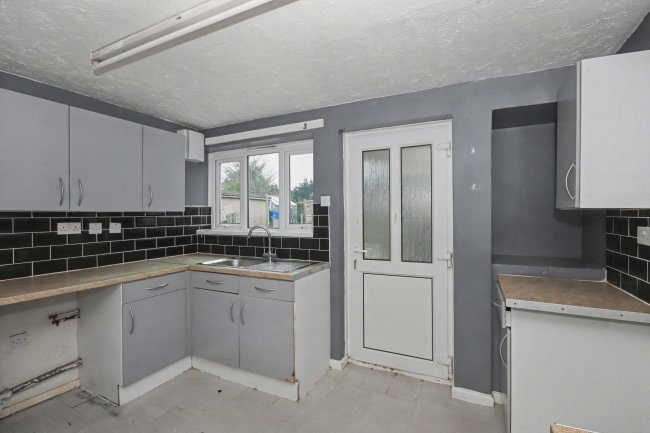 48 Queen Street, Yaxley, Peterborough, Cambridgeshire, PE7 3JF 8