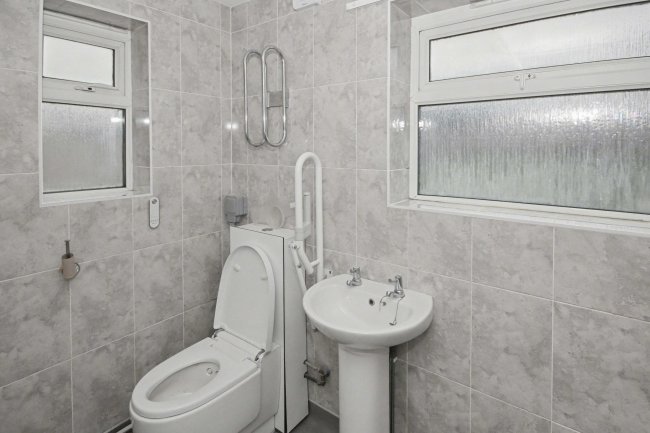 48 Queen Street, Yaxley, Peterborough, Cambridgeshire, PE7 3JF 8