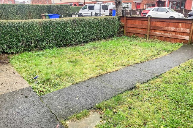 69 Kingsway, Goole, East Yorkshire, DN14 5HE 1