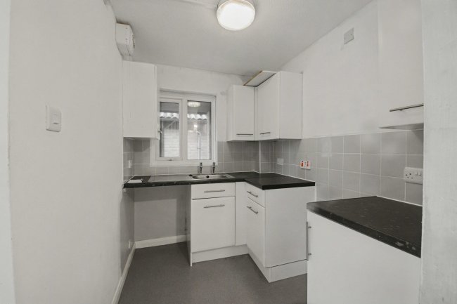 13 Aspen Close, Rushden, Northants, NN10 9BX 6