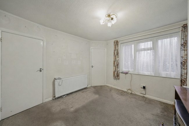 25 Braund Avenue, Greenford, Greater London, UB6 9JG 3