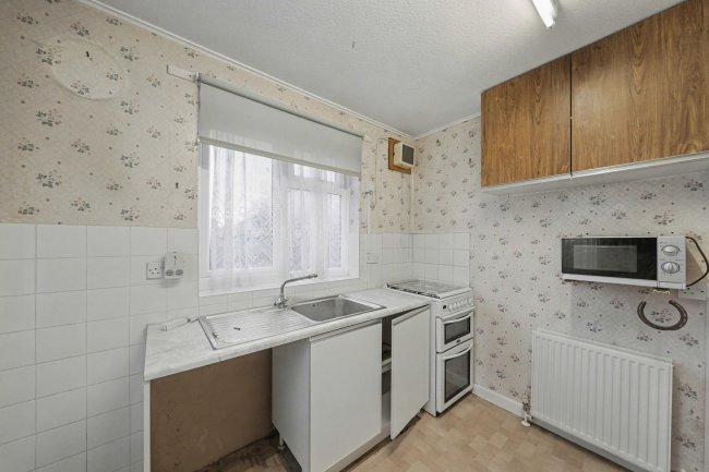 25 Braund Avenue, Greenford, Greater London, UB6 9JG 3