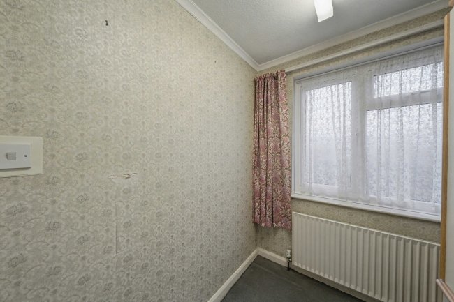 25 Braund Avenue, Greenford, Greater London, UB6 9JG 3