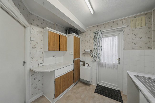 25 Braund Avenue, Greenford, Greater London, UB6 9JG 3