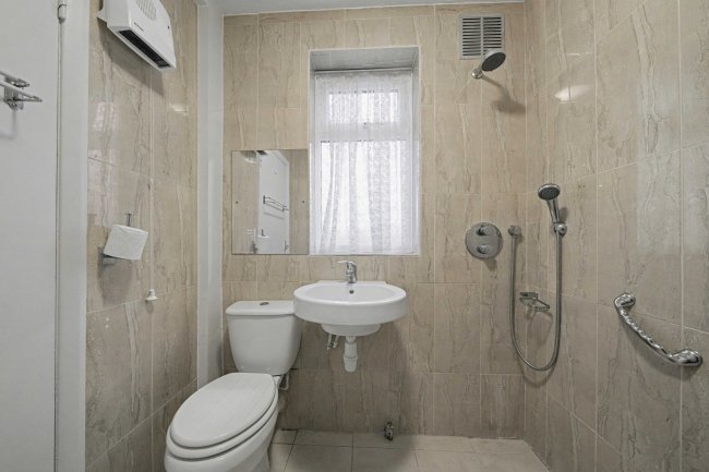 25 Braund Avenue, Greenford, Greater London, UB6 9JG 3