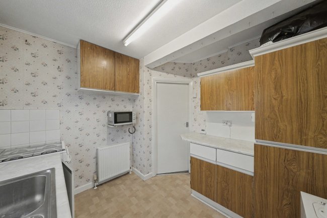 25 Braund Avenue, Greenford, Greater London, UB6 9JG 3