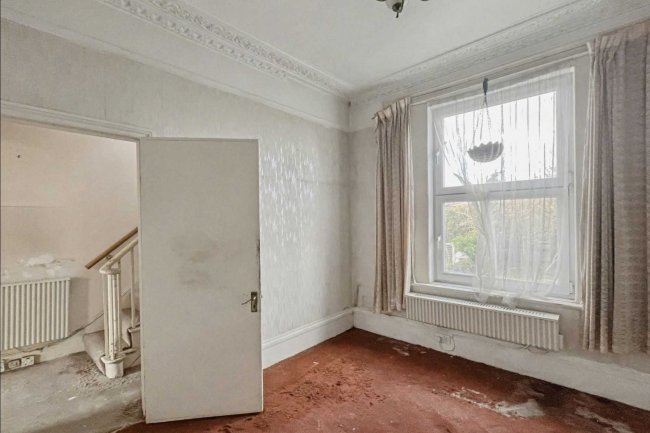 22 Fernham Road, Thornton Heath, CR7 8JD 6