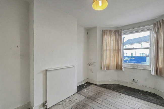 22 Woodville Road, Thornton Heath, CR7 8LG 9