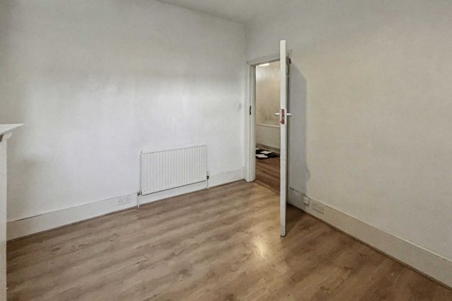 22 Woodville Road, Thornton Heath, CR7 8LG 9