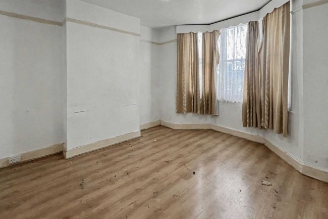 22 Woodville Road, Thornton Heath, CR7 8LG 9