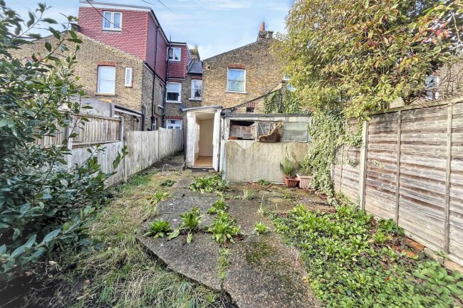 22 Woodville Road, Thornton Heath, CR7 8LG 9