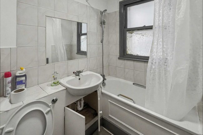 22 Woodville Road, Thornton Heath, CR7 8LG 9