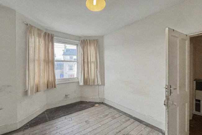 22 Woodville Road, Thornton Heath, CR7 8LG 9