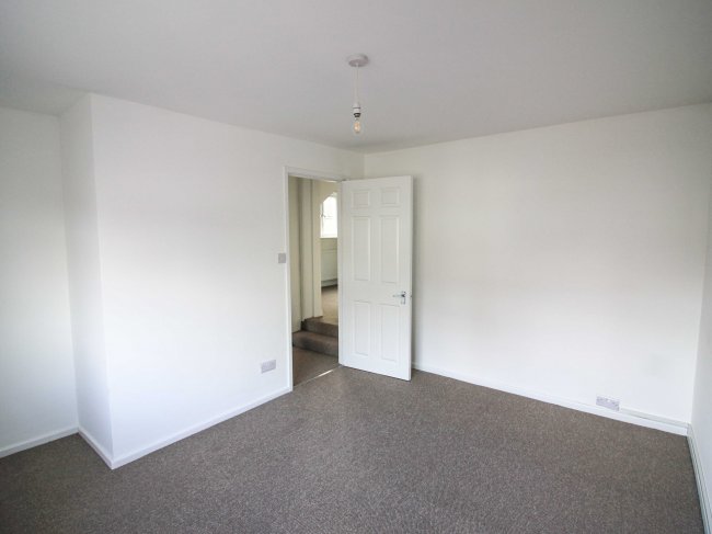 69 Headley Road, Liphook, Hampshire, GU30 7PR 10