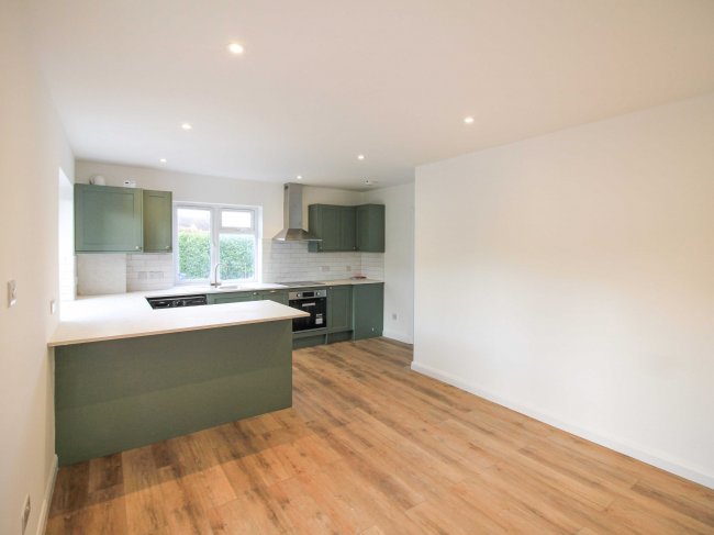 69 Headley Road, Liphook, Hampshire, GU30 7PR 10