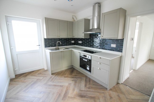 69 Headley Road, Liphook, Hampshire, GU30 7PR 10