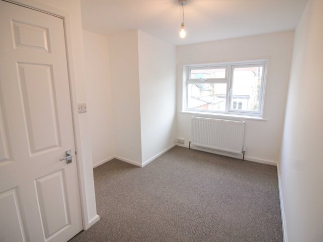 69 Headley Road, Liphook, Hampshire, GU30 7PR 10