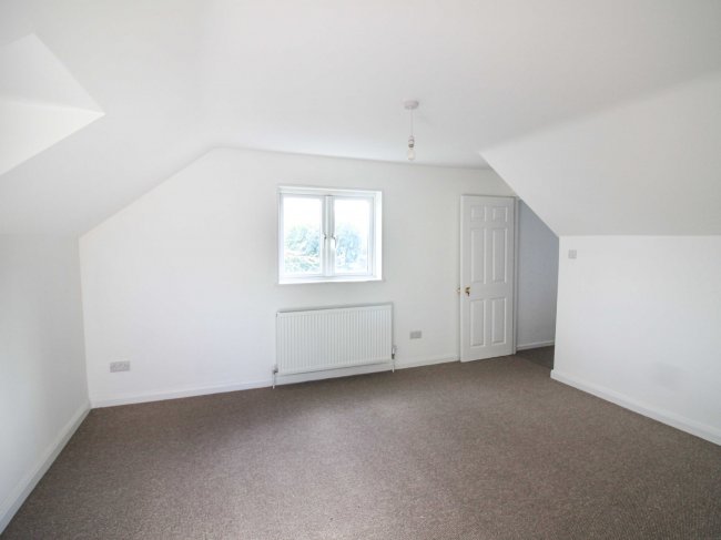 69 Headley Road, Liphook, Hampshire, GU30 7PR 10