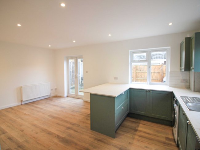 69 Headley Road, Liphook, Hampshire, GU30 7PR 10