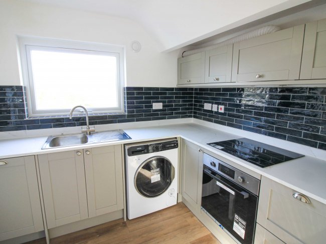 69 Headley Road, Liphook, Hampshire, GU30 7PR 10