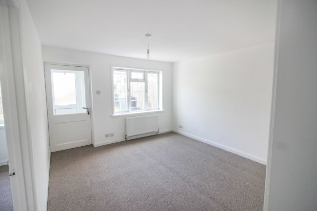 69 Headley Road, Liphook, Hampshire, GU30 7PR 10
