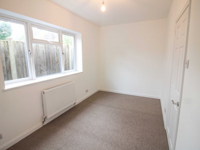 69 Headley Road, Liphook, Hampshire, GU30 7PR 10