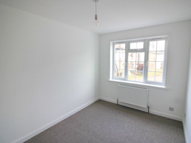 69 Headley Road, Liphook, Hampshire, GU30 7PR 10