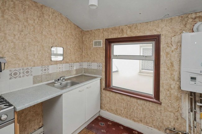 37 Redfern Road, Harlesden, London NW10 9LA 4