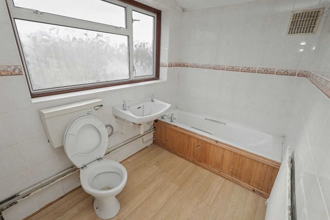 37 Redfern Road, Harlesden, London NW10 9LA 4