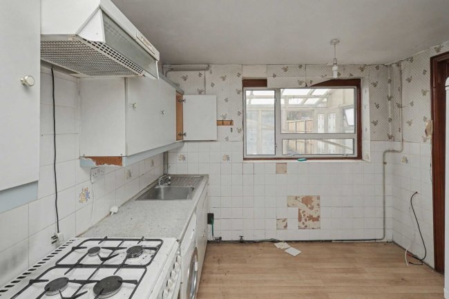 37 Redfern Road, Harlesden, London NW10 9LA 4