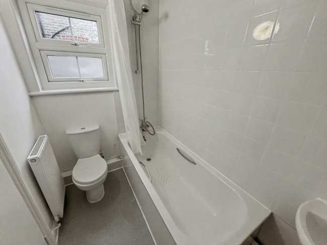 56b Childebert Road, Balham, London SW17 8EX 3