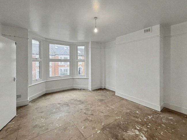 56b Childebert Road, Balham, London SW17 8EX 3