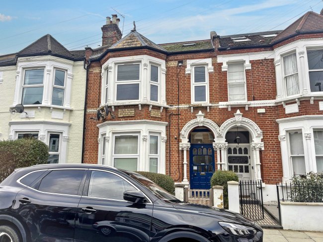 56b Childebert Road, Balham, London SW17 8EX 3