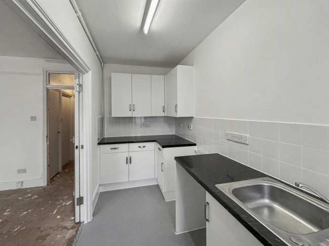 56b Childebert Road, Balham, London SW17 8EX 3