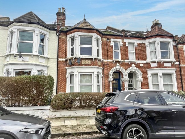56b Childebert Road, Balham, London SW17 8EX 3