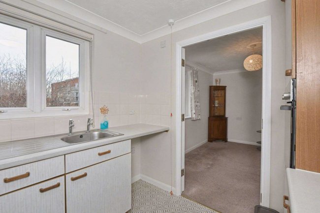 33 Spalding Court, Cedar Avenue, Chelmsford, CM1 2UZ 5