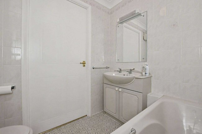 33 Spalding Court, Cedar Avenue, Chelmsford, CM1 2UZ 5