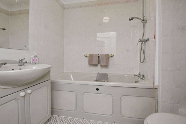 33 Spalding Court, Cedar Avenue, Chelmsford, CM1 2UZ 5