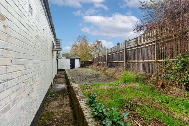 Former Bridal Shop, Tangmere Rd, Tangmere, Chichester PO20 2HW 1