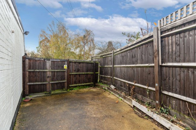 Former Bridal Shop, Tangmere Rd, Tangmere, Chichester PO20 2HW 1