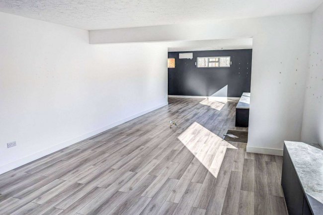 Former Bridal Shop, Tangmere Rd, Tangmere, Chichester PO20 2HW 1