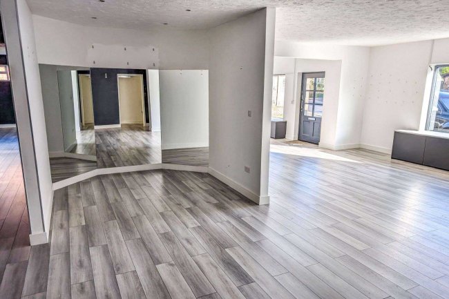 Former Bridal Shop, Tangmere Rd, Tangmere, Chichester PO20 2HW 1