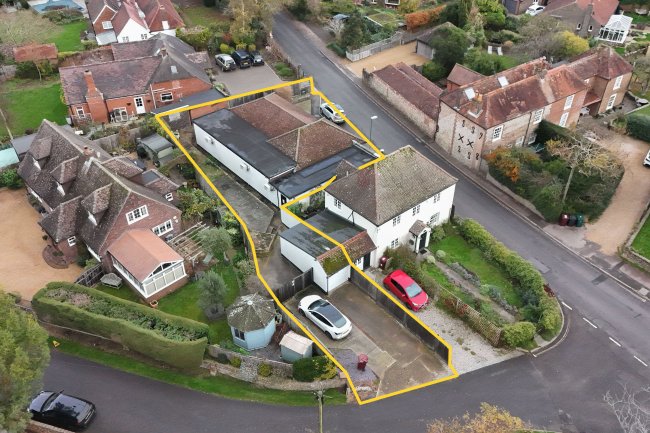 Former Bridal Shop, Tangmere Rd, Tangmere, Chichester PO20 2HW 1